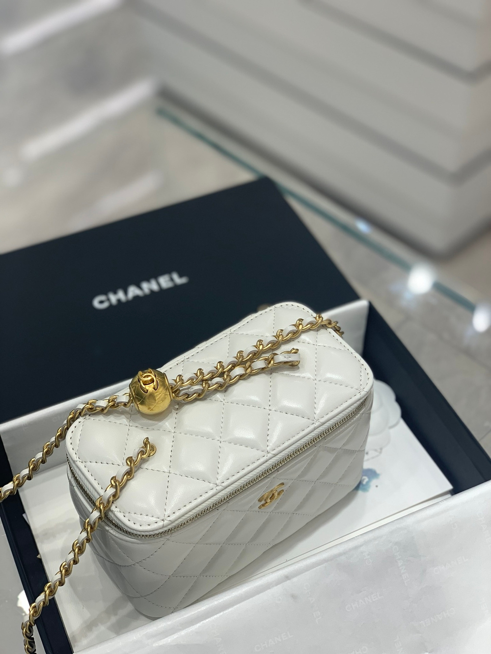 Chane1 Vanity with Chain 17 cm