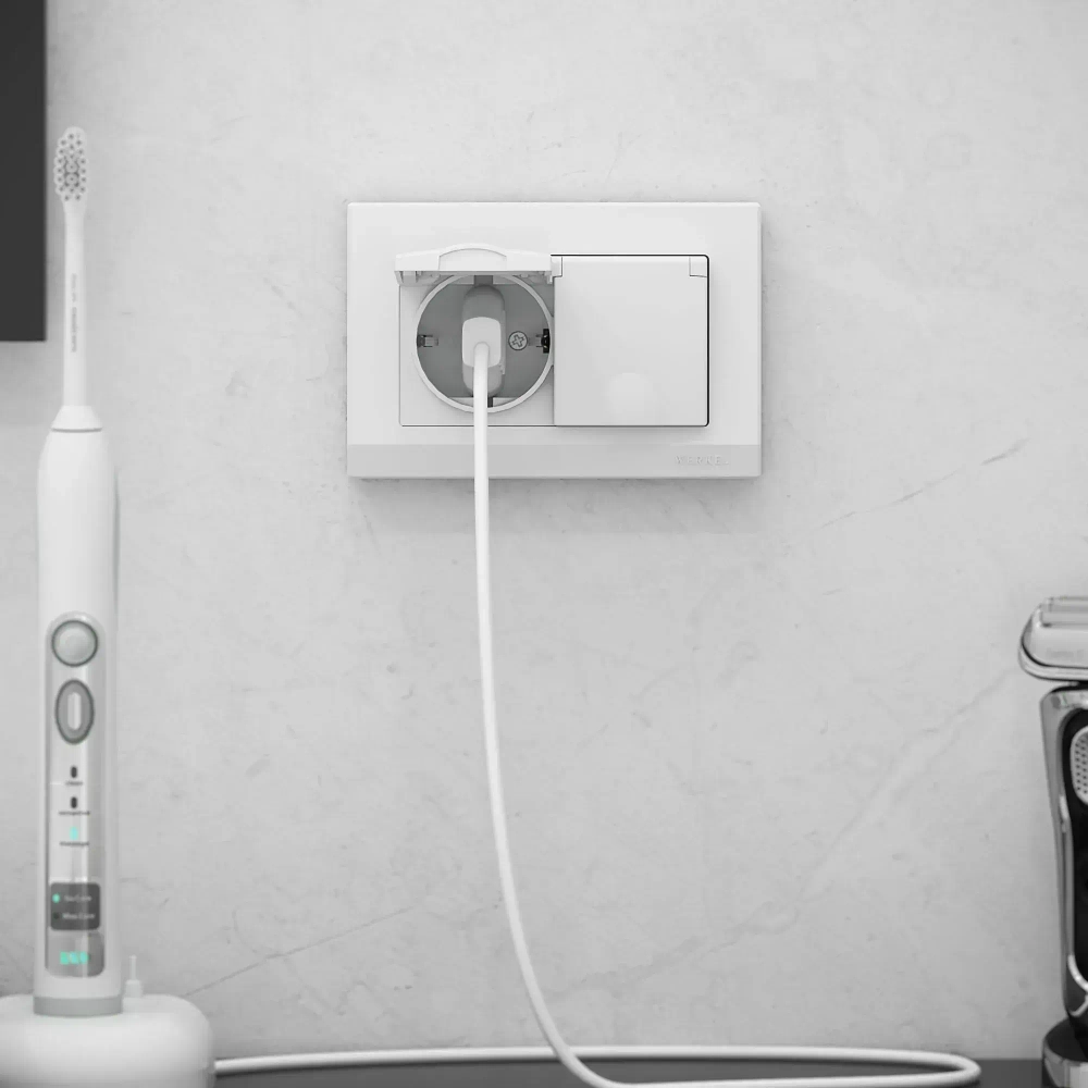 Розетка двойная влагозащищенная с заземлением с крышками и шторками (белый) W1172201