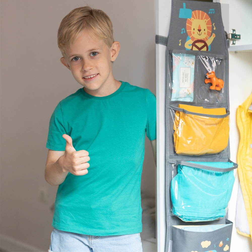 Кармашки для детского сада на липучке. Львенок в машинке