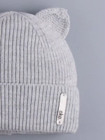 Шапка вязаная демисезонная с ушками