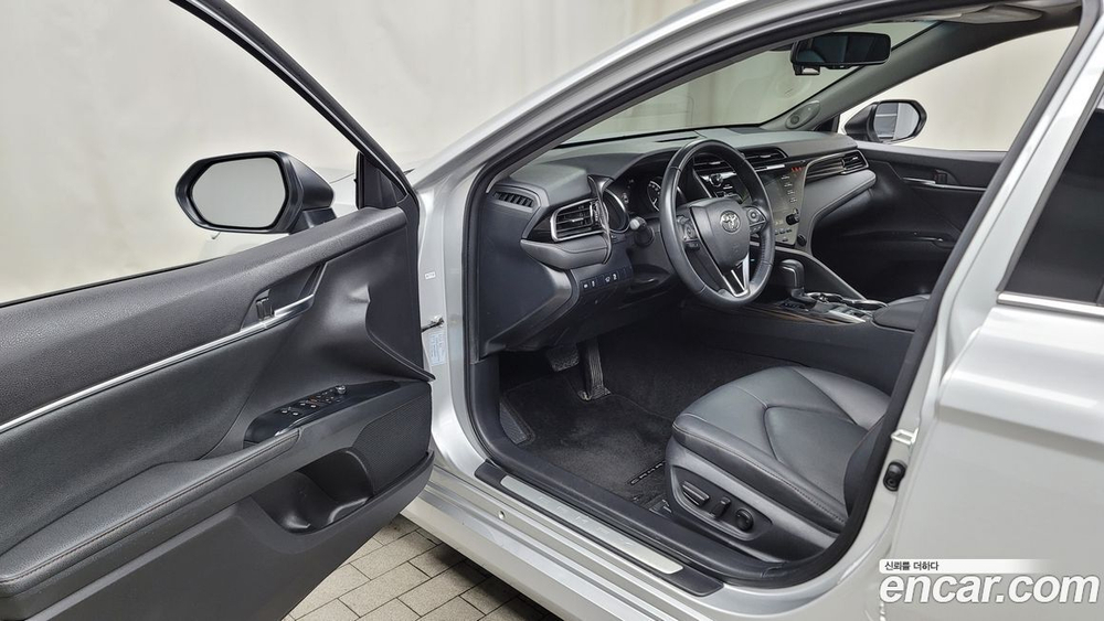 Toyota Camry (XV70) 2.5 XLE Hybrid (03.2021)