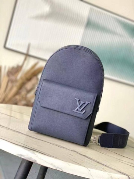Нагрудная сумка-слинг Louis Vuitton