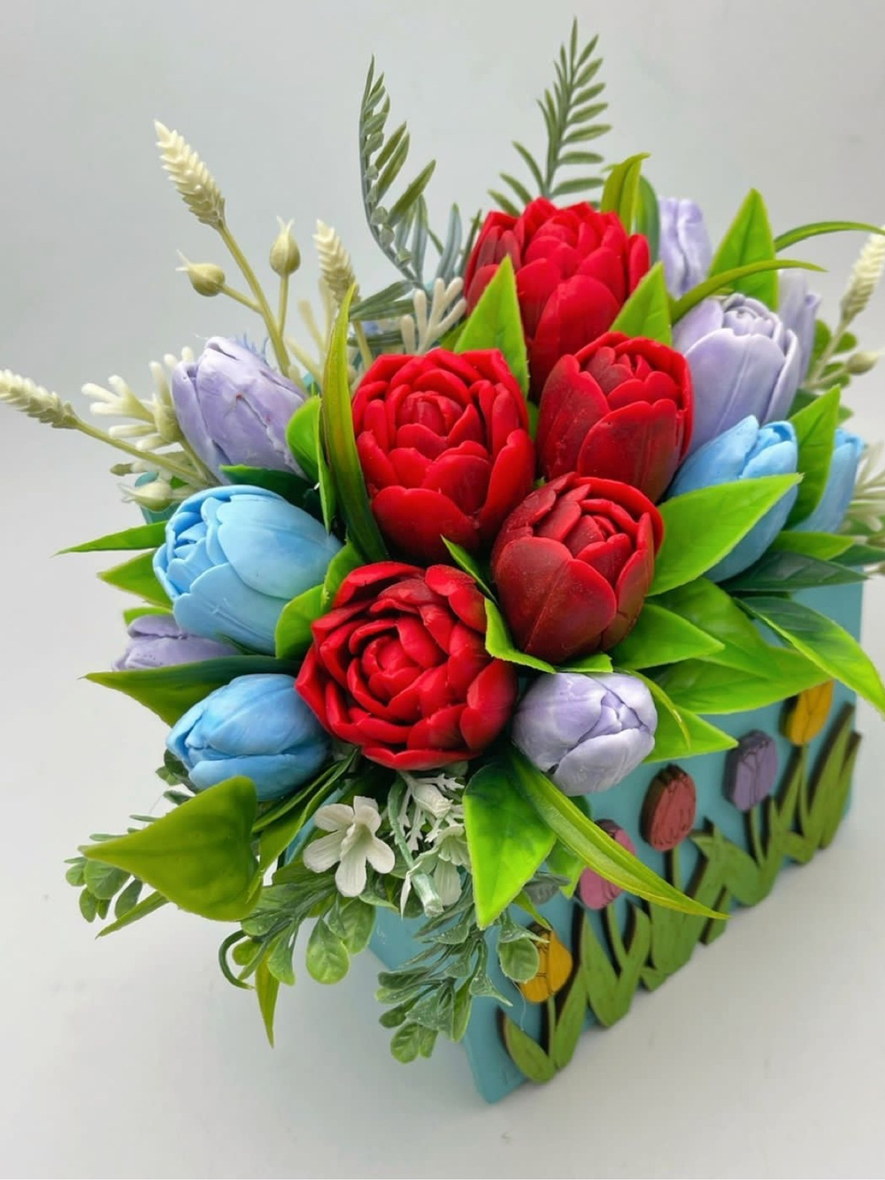 Букет из мыла "Море тюльпанов, бирюзовый бокс"