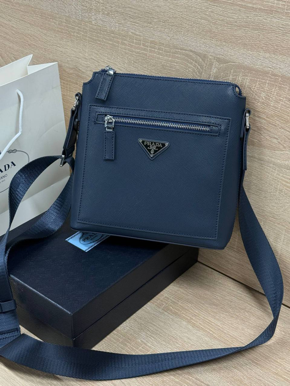 Сумка-мессенджер Prada