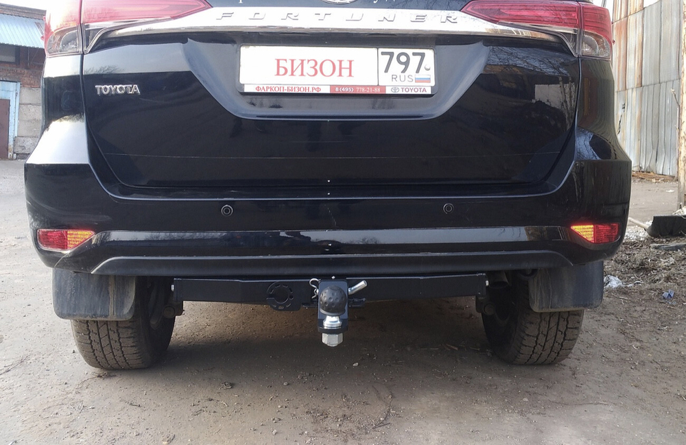 Фаркоп с элект. Smart, на Toyota Fortuner FA 0250-E(N) (с 2017 г.в.(c накладкой из нержавеющей стали)) (паспорт и сертификат в комплекте) Бизон