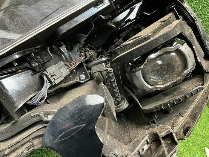 Битая Фара левая Audi Q6 (2022-н.в.) LED