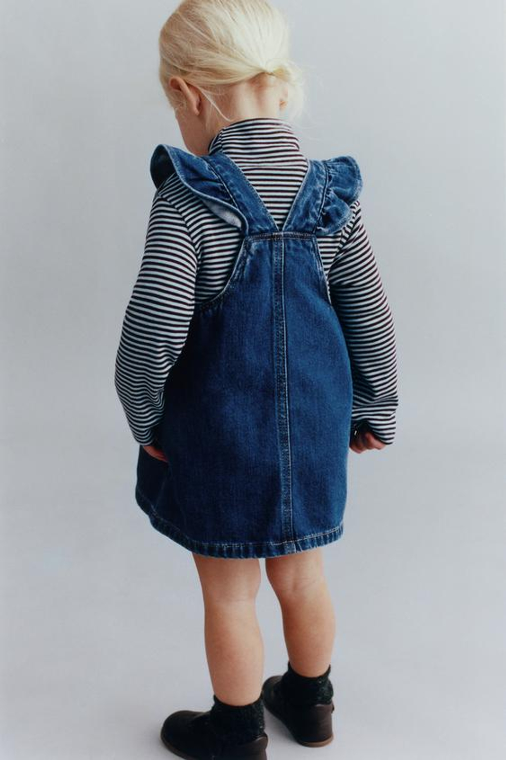 ZARA ДЖИНСОВЫЙ САРАФАН И ТРУСЫ, ВЫЦВЕТШИЙ СИНИЙ