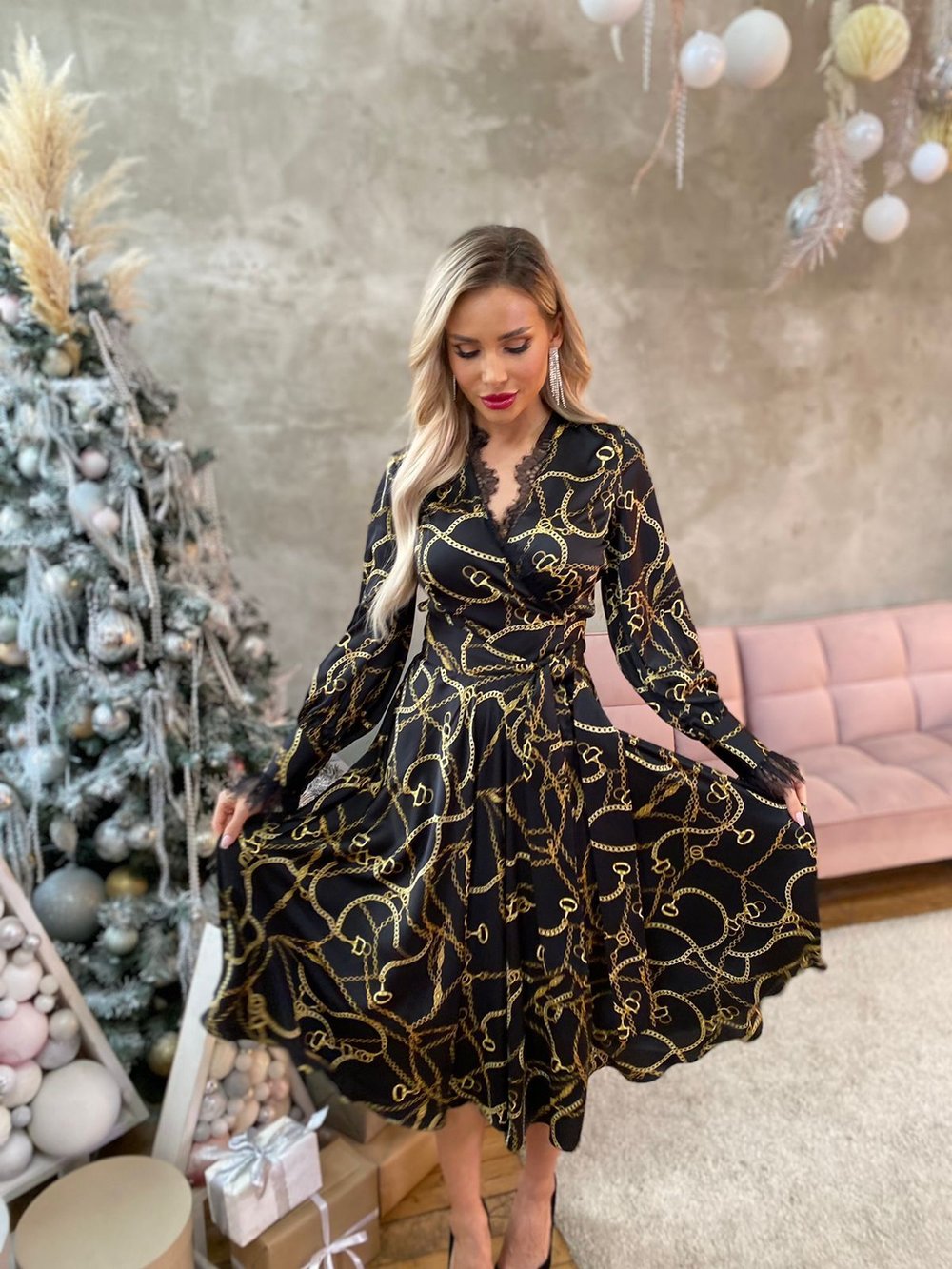 Платье на запах в черном цвете принт "цепи"