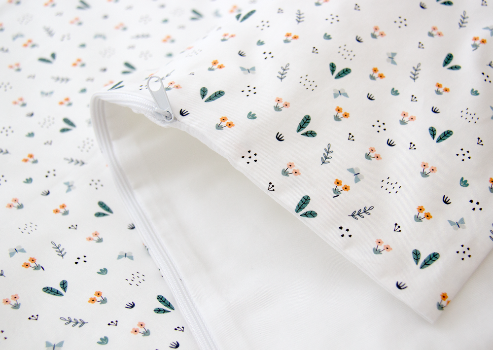 Постельное бельё в детскую кроватку «Цветочки веточки» (сатин)