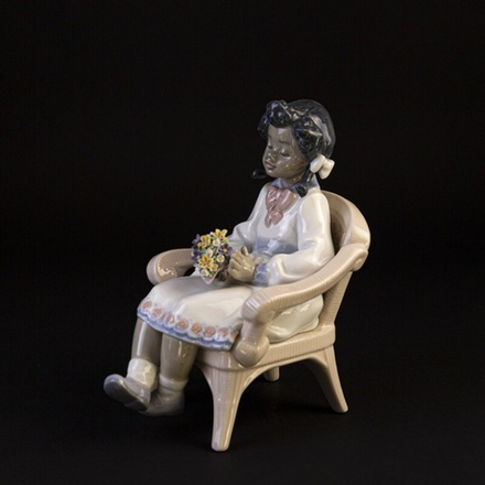 Фарфоровая мануфактура Lladro «Девочка в кресле»