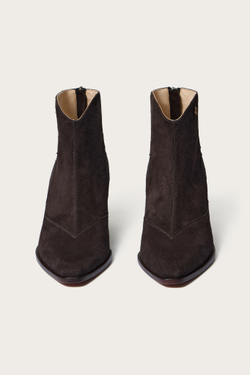 КАЗАКИ ИЗ ТЕМНО-КОРИЧНЕВОЙ ЗАМШИ НА КАБЛУКЕ