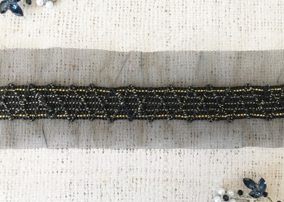 Тесьма с бусинами на сетке, ш. 5,5 см.