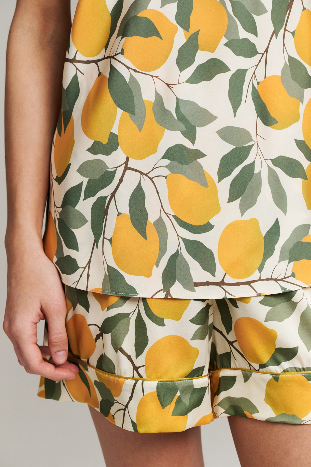 Шелковый топ с лимонами