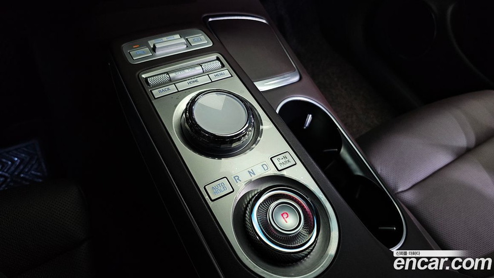 Genesis GV70 2.5T Бензин 2WD (05.2022)