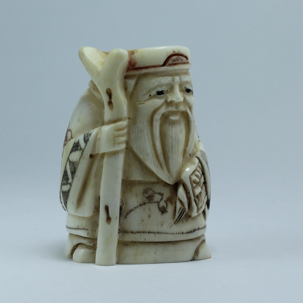 Нэцкэ Дзюродзин с посохом