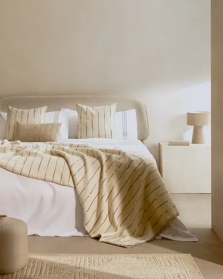 Кровать Octavia 160x200 см из ясеневой фанеры с белым мягким изголовьем