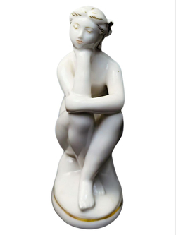 Фарфоровая Статуэтка "На пляже" ЛФЗ