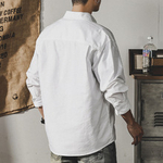 Белая хлопковая рубашка мужская с длинными рукавами и накладным карманом