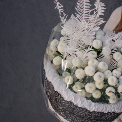 114. Кружевной букет с хризантемой Ньютон