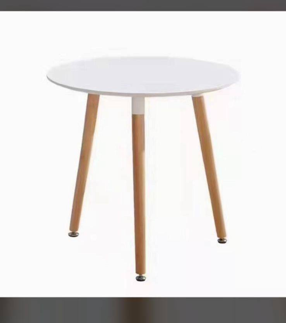 Круглый стол в скандинавском стиле