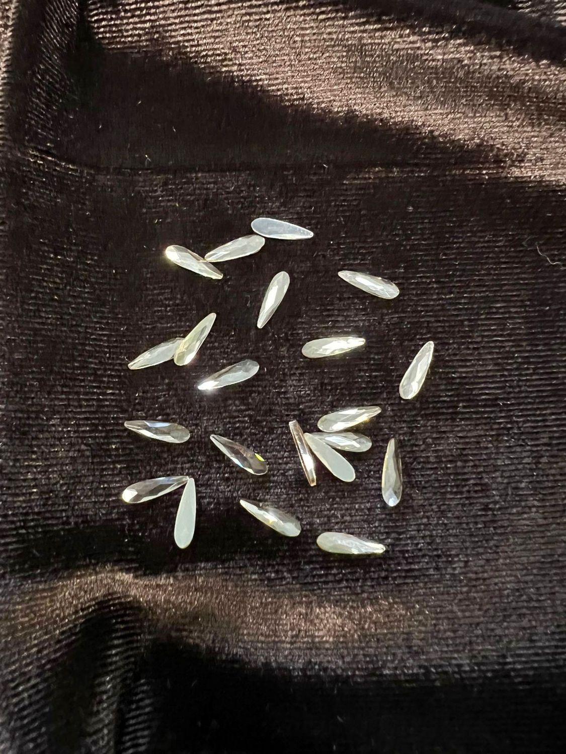 Стеклянные стразы 3*10 мм (25шт)цвет хамелеон -белый