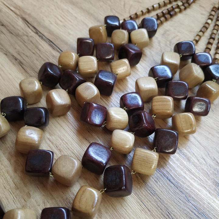 Колье Кубики, 3 нити, дерево, цвет коричневый, молочный, 54 см