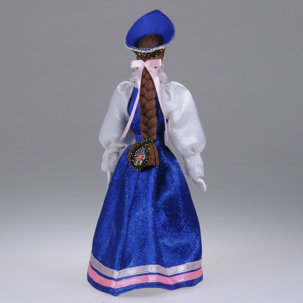 Сувенирная кукла в русском народном девичьем костюме