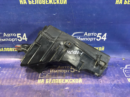 Блок предохранителей подкапотный TOYOTA PRONARD 2000