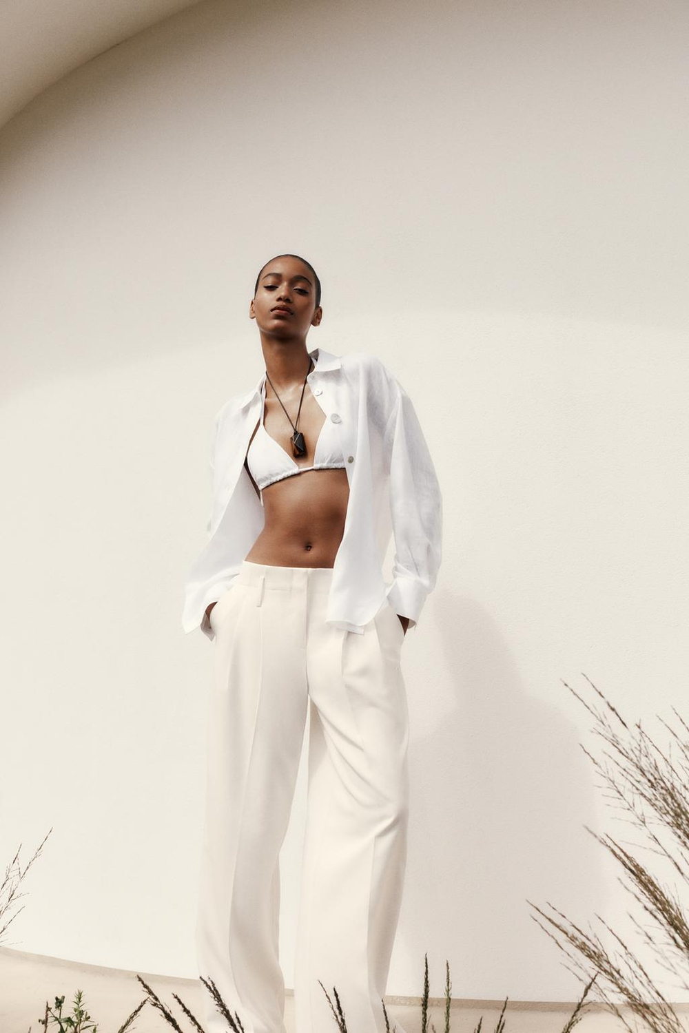 ZARA РУБАШКА ИЗ 100% ЛЬНА С КОМБИНИРОВАННЫМИ ПУГОВИЦАМИ, БЕЛЫЙ