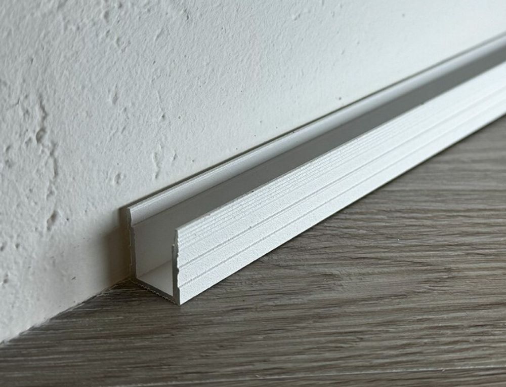 Декоративный стеновой профиль Pro Design 536 белый, 2700x15x17,5 мм