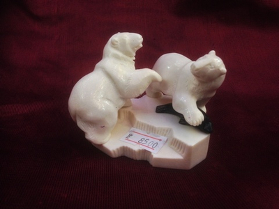 "Белые медведи", скульптура