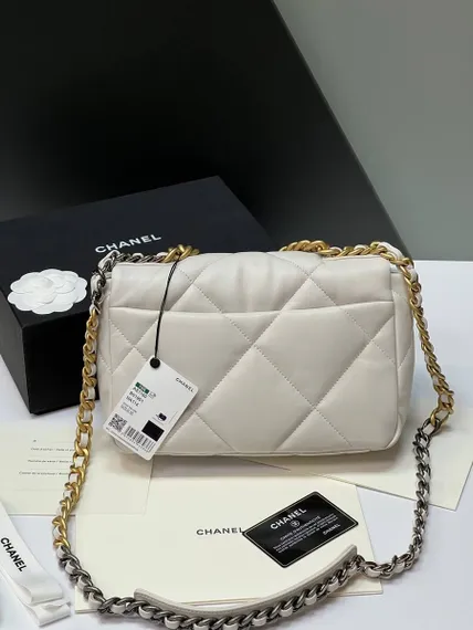 Сумка-конверт Chanel 19 среднего размера белый