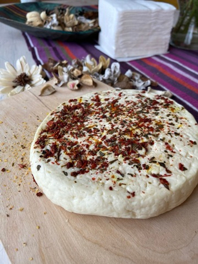 Сыр Халуми с сушеными томатами базиликом и чесноком, ≈300 грамм