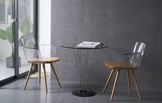 Стул Bjorg Arms с прозрачной спинкой