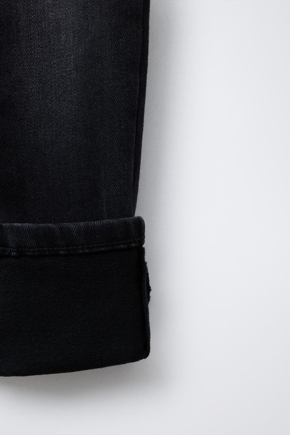 ZARA ДЖИНСЫ SKINNY С НАЧЕСОМ, ЧЕРНЫЙ