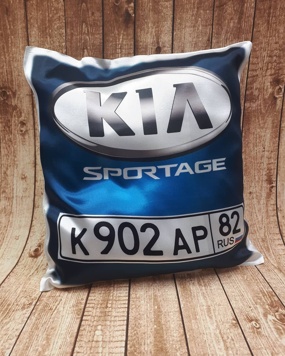 подушка с логотипом авто