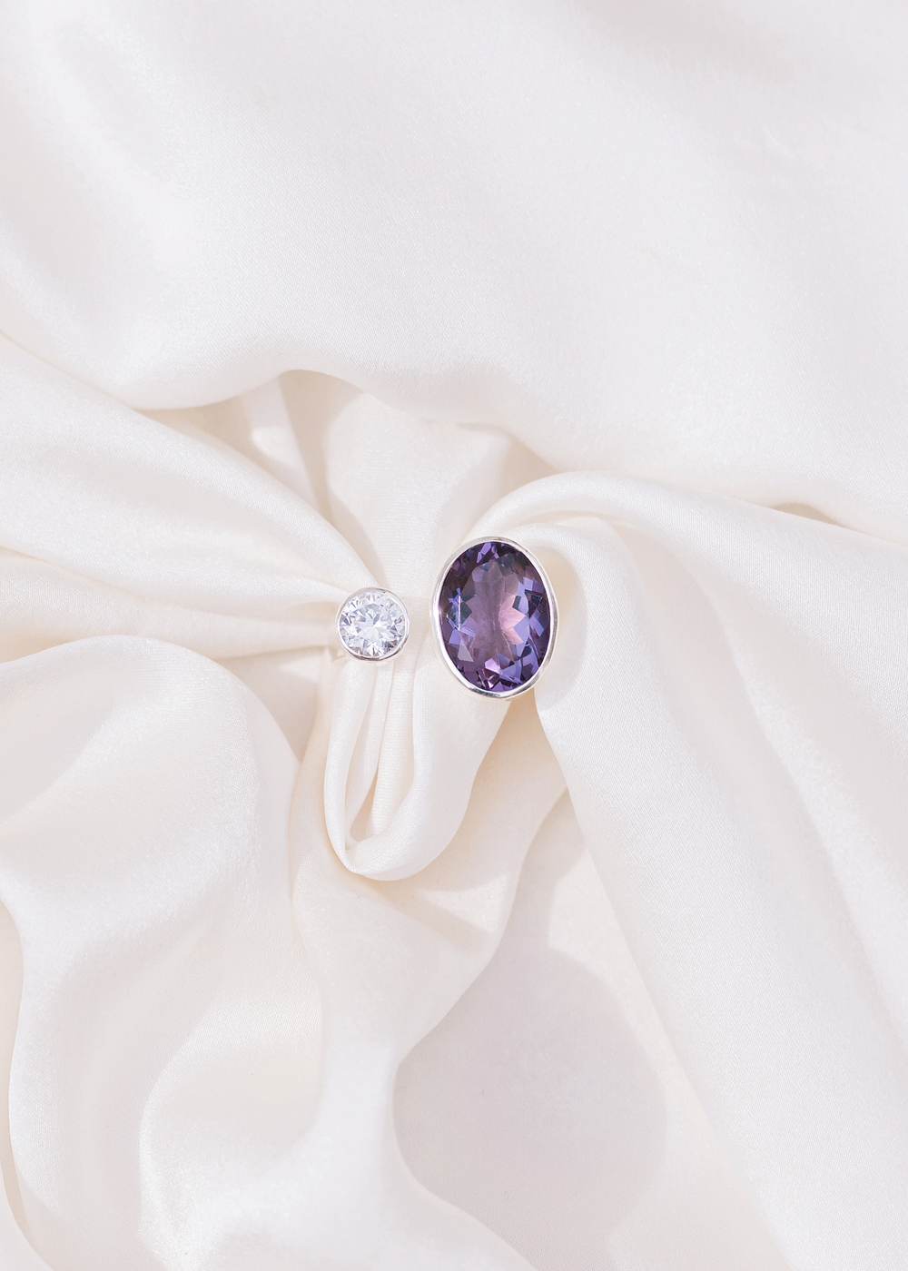 Кольцо «Дуо» с овальным аметистом и белым топазом