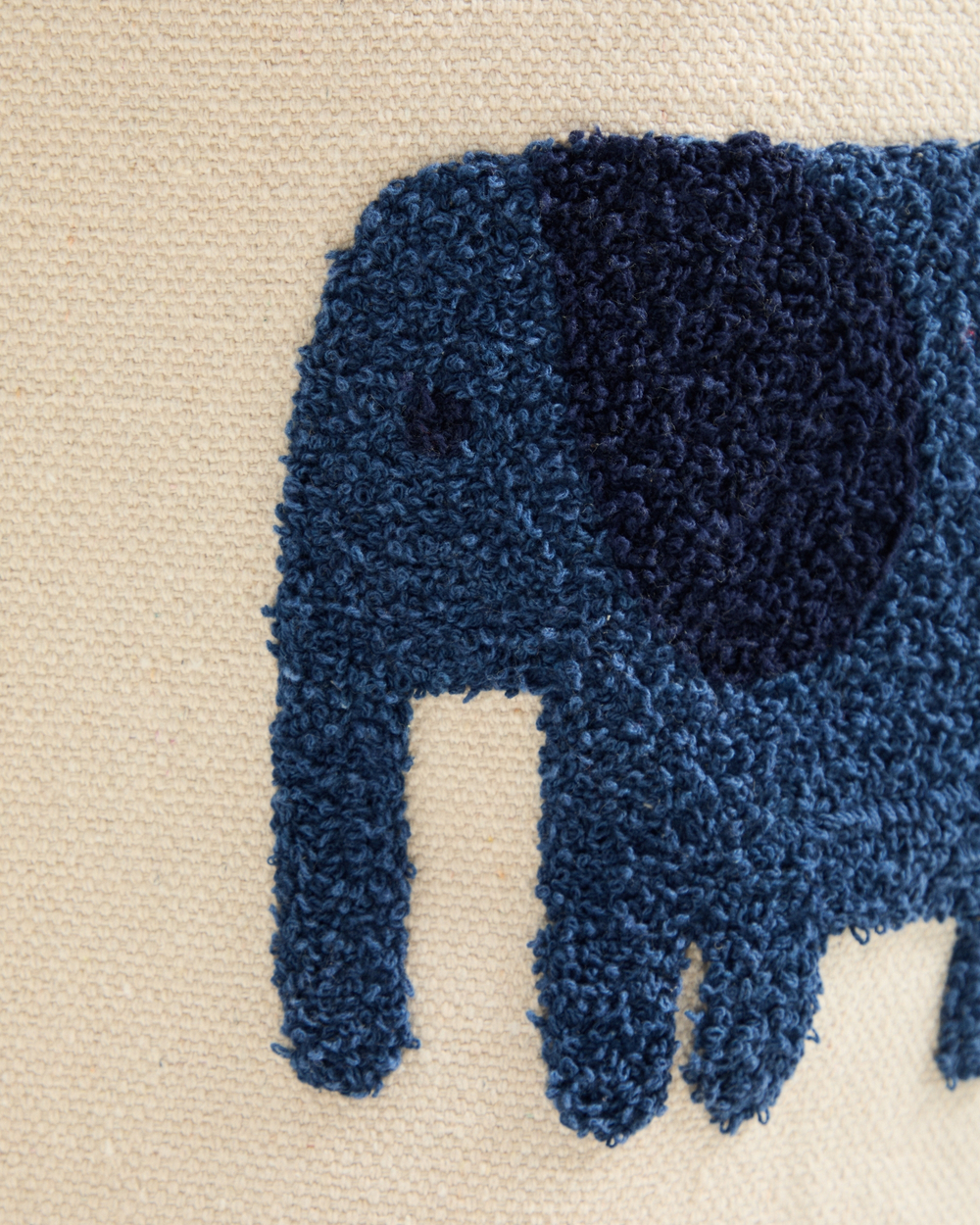 Корзина из хлопка Tandani бежевого цвета с синим слоном 30 см