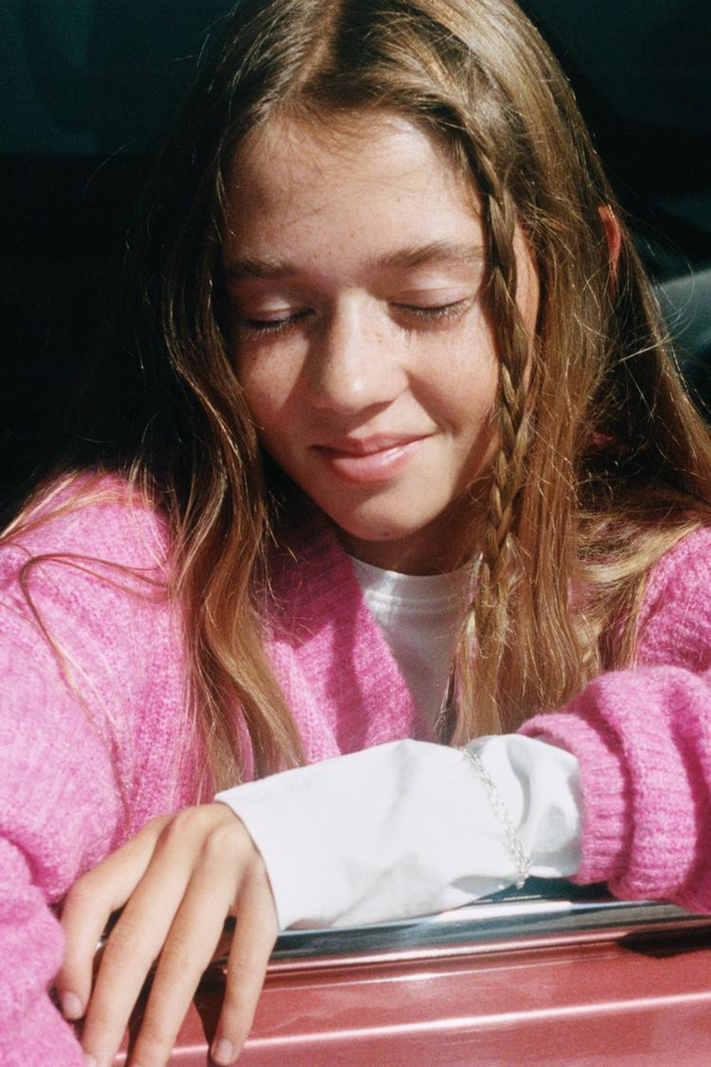 ZARA ВЯЗАНЫЙ СВИТЕР С ПАЙЕТКАМИ, ЦВЕТ ФУКСИИ