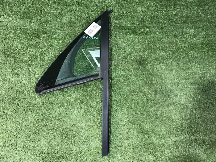 Форточка двери передняя левая Porsche Macan (2014-н.в.)