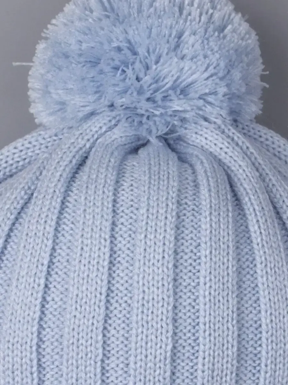 Шапка детская осенняя вязаная с помпоном