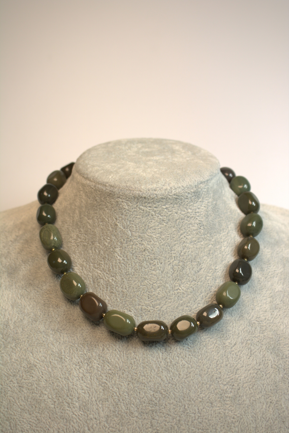 Чокер из американской яшмы "Оливковый баланс"