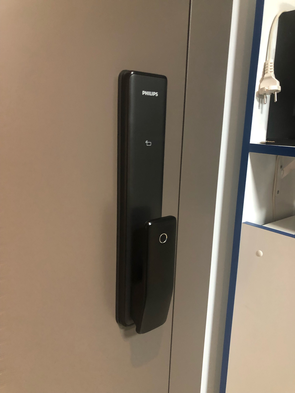 Электронный дверной замок PHILIPS EasyKey Alpha