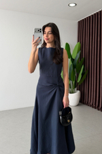 Платье с драпировкой сбоку в макси длине без рукавов