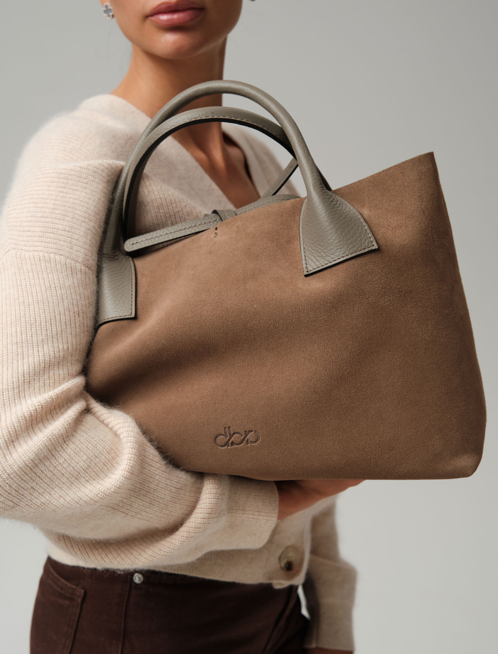 Замшевая сумка Iris DBR 31372 серо-коричневый