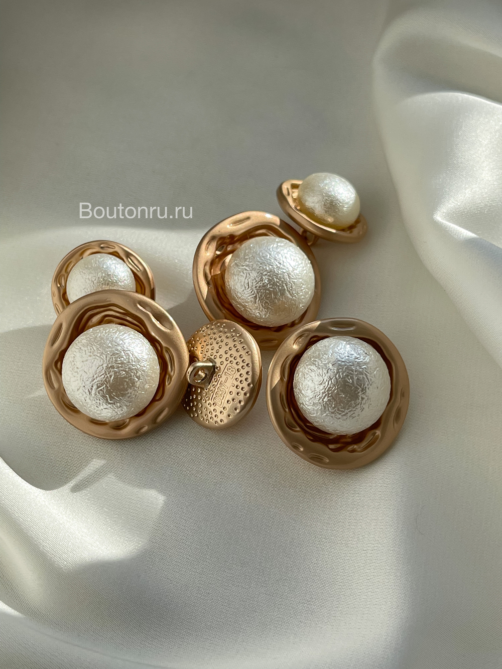 Пуговицы жемчужные с золотом орех (жатый жемчуг, матовое золото)