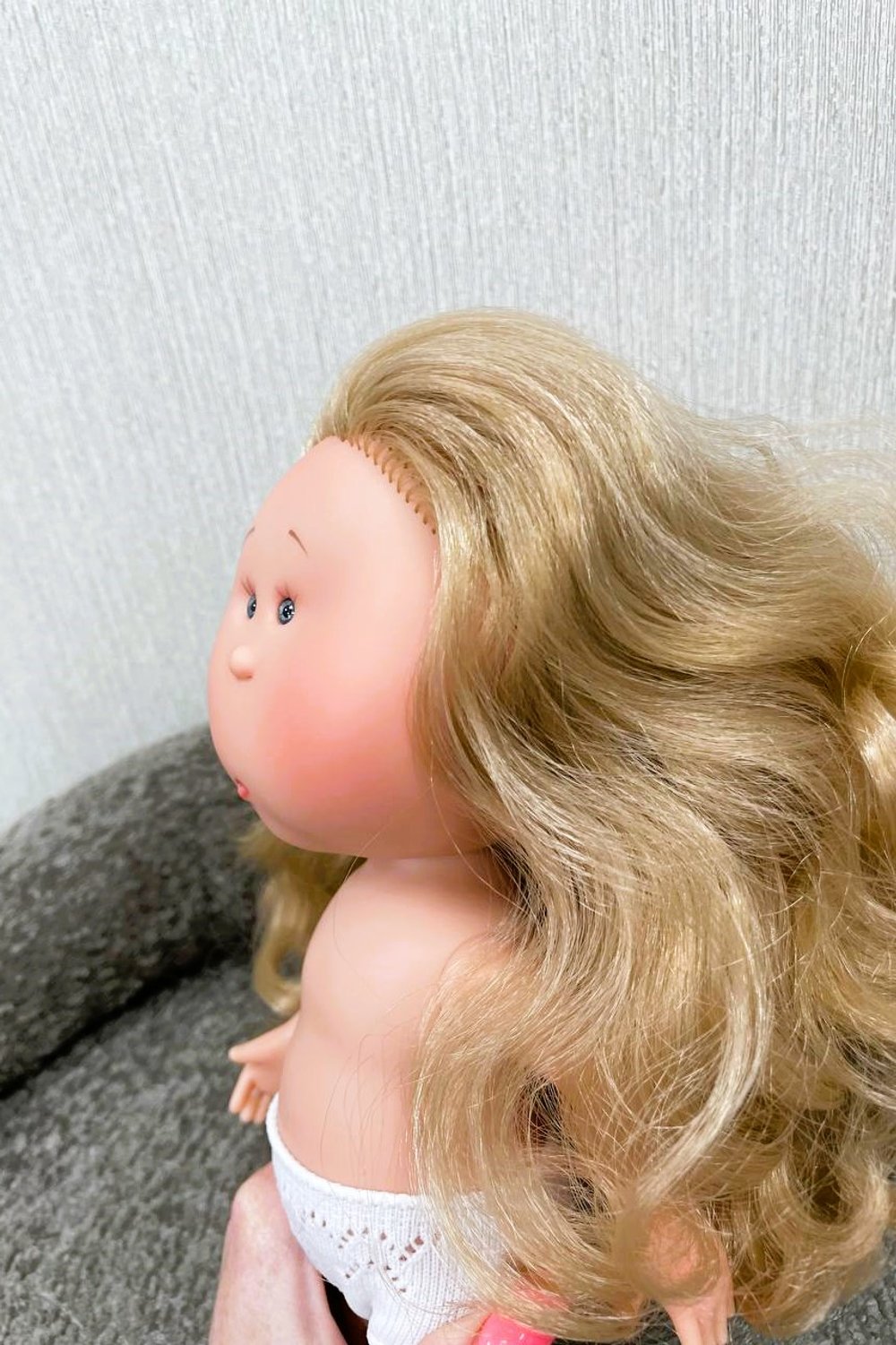 УЦЕНКА Кукла Nines виниловая 30см MIA без одежды (3000W2A1)