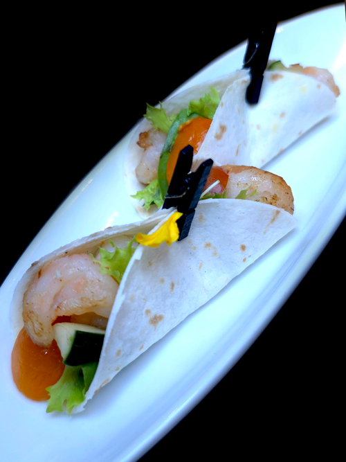 Тако с креветками и соусом гуакамоле