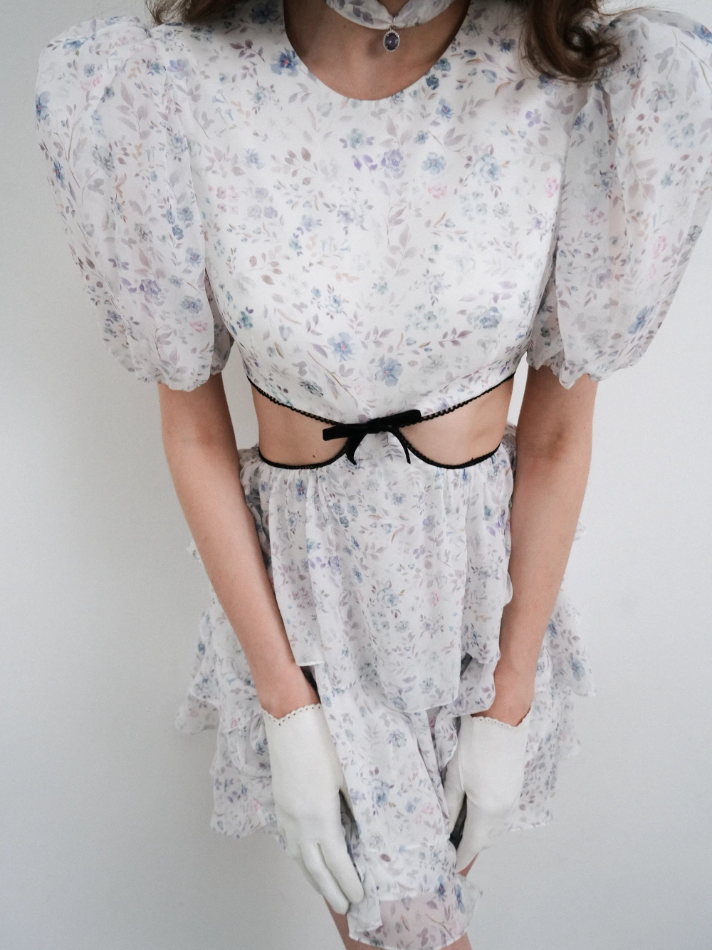 Кайли мини (Kylie mini), платье мини из молочного шифона с цветочным принтом