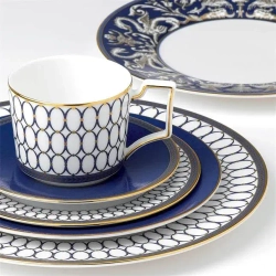 Wedgwood Набор из 2 чайных чашек Renaissance Gold 250 мл с блюдцами